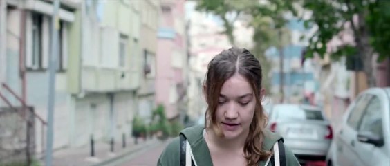 Mardi - EXTRAIT "Marche dans la rue"