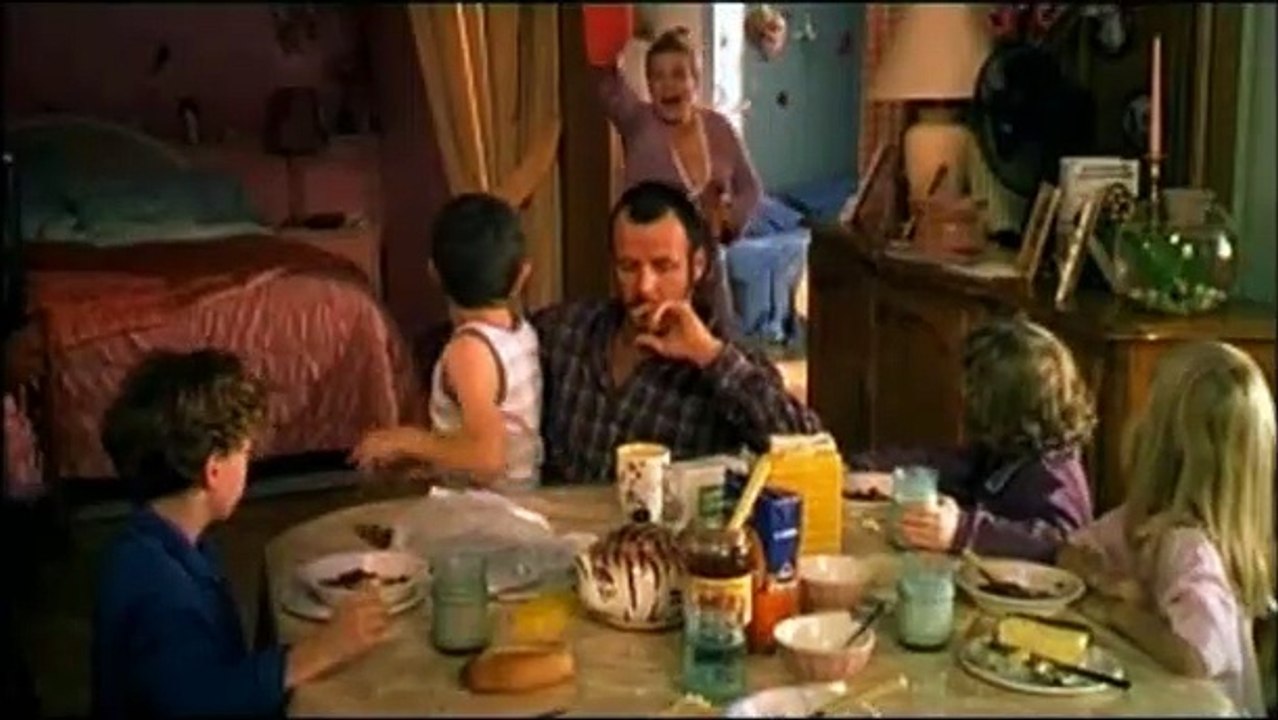 Le Bison (et sa voisine Dorine) Bande-annonce VF