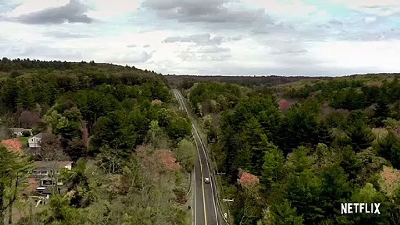 La Femme qui habitait en face de la fille à la fenêtre - saison 1 Bande-annonce (2) VF