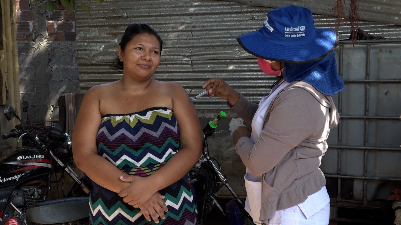 Vacunación voluntaria contra la covid-19 llega al barrio bosques de Xiloa