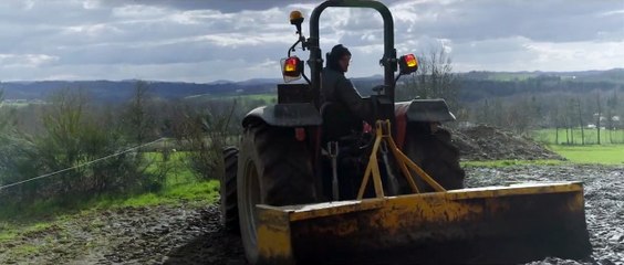 Cyrille, agriculteur, 30 ans, 20 vaches, du lait, du beurre, des dettes Bande-annonce VF