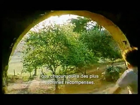 A la gauche du père Bande-annonce VO