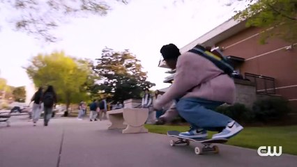 Naomi - saison 1 Bande-annonce VO