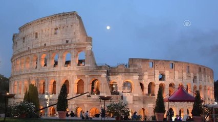 Papa, Paskalya yortusu öncesinde "Haç Yolu" ayinini yönetti