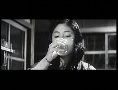 Une jeune fille à la dérive Extrait vidéo VO