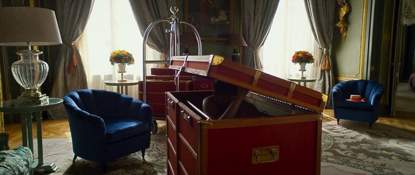 L'Extraordinaire voyage du Fakir EXTRAIT VF A moitié nu dans la malle