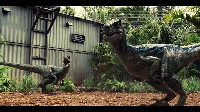 Jurassic World - EXTRAIT VOST Owen sauve un jeune homme des Raptors