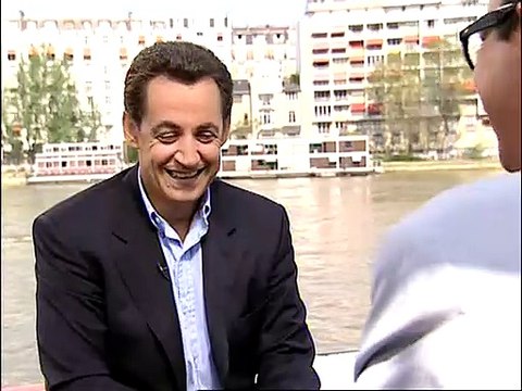 Ségo et Sarko sont dans un bateau Teaser (2) VF