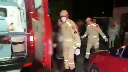 Casal perde o controle de motocicleta e fica ferido em acidente