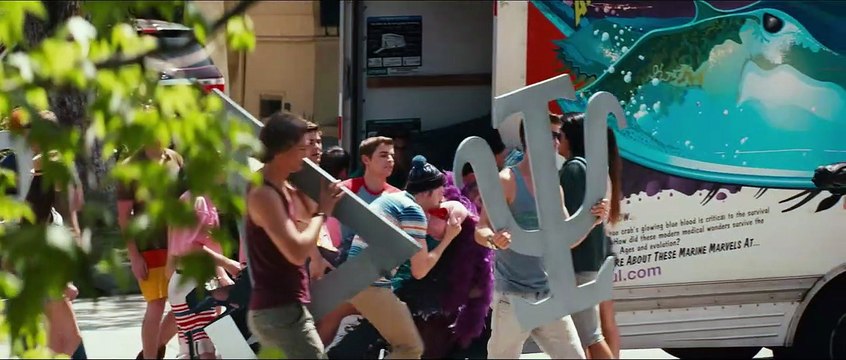 Nos pires voisins Bande-annonce (2) VF