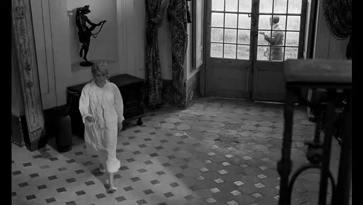 La Vie de château - EXTRAIT "J'appelle mon mari"