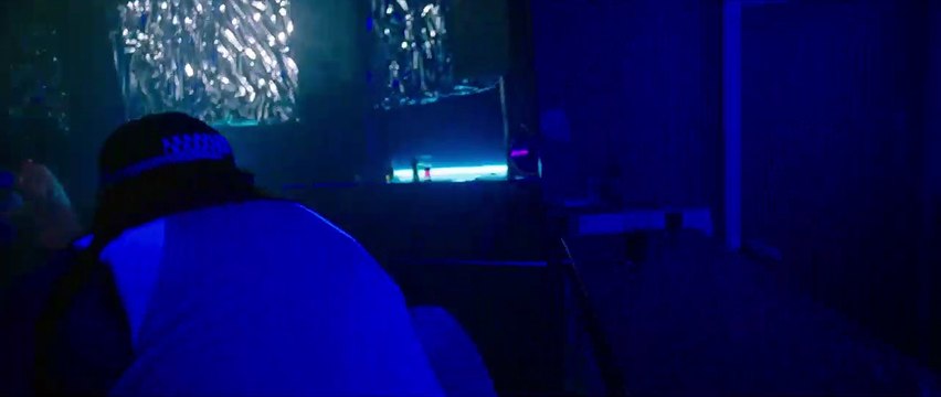 Hyena - EXTRAIT VO Scène d'ouverture