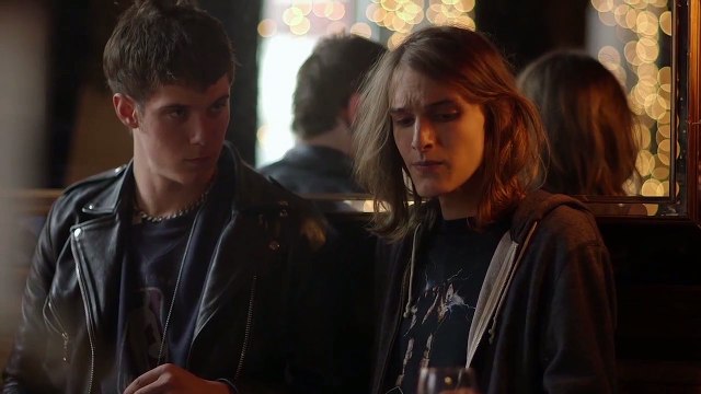 Bizarre - EXTRAIT VOST Je me tape tout ce qui bouge