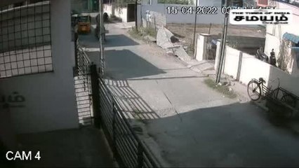 பட்டப்பகலில் பெண்ணிடம் நகை பறித்து செல்லும் சிசிடிவி காட்சிகள் !