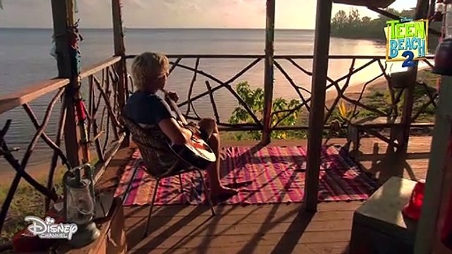 Teen Beach 2 - CLIP OFFICIEL On My Own