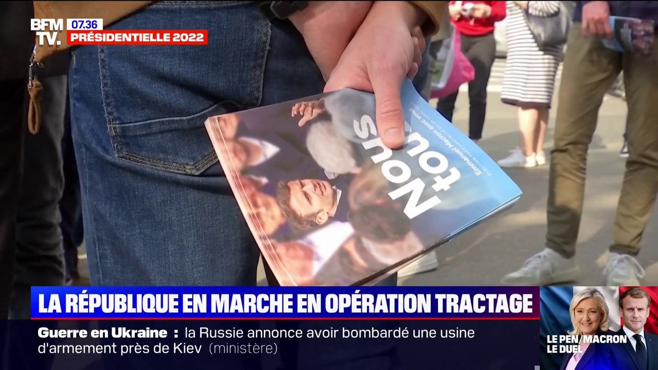 Présidentielle 2022: opération tractage à Paris pour les soutiens d'Emmanuel Macron