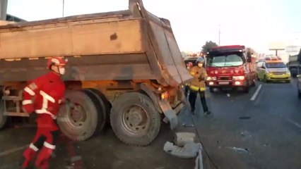 올림픽대로에서 중앙선 넘은 25t 덤프트럭...차량 추돌해 1명 사망 / YTN