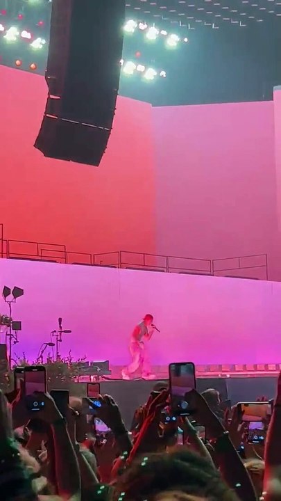 Justin Bieber and Daniel Caesar perform “Peaches” at #Coachella