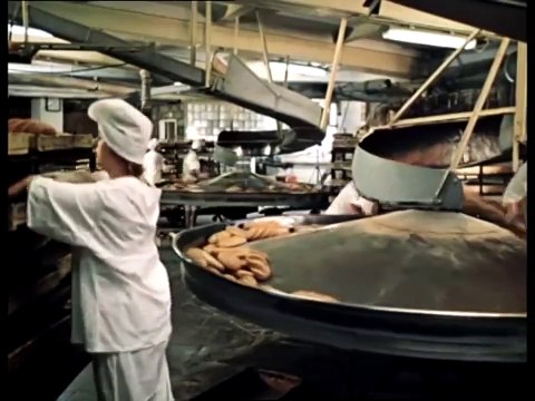 Moscou ne croit pas aux larmes Bande-annonce VO