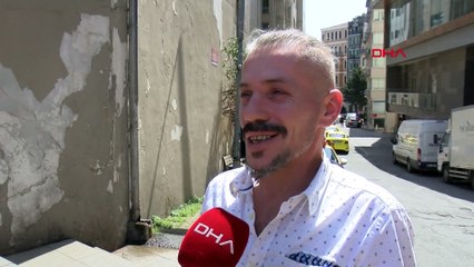 Direksiyon başındaki şoföre kadın yolcudan tekme! Taksi içinde ortalık karıştı: O anlar anbean kamerada