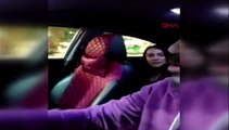 Ücreti fazla bulan kadın müşteri taksiciye tekme attı