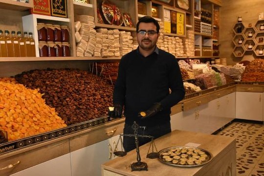 Kayısıyı yenilenebilir altınla kapladı! Tanesini 200, kilosu 10 bin liradan satıyor