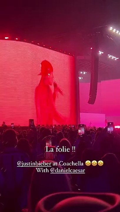 Iris Mittenaere à Coachella le 15 avril 2022.