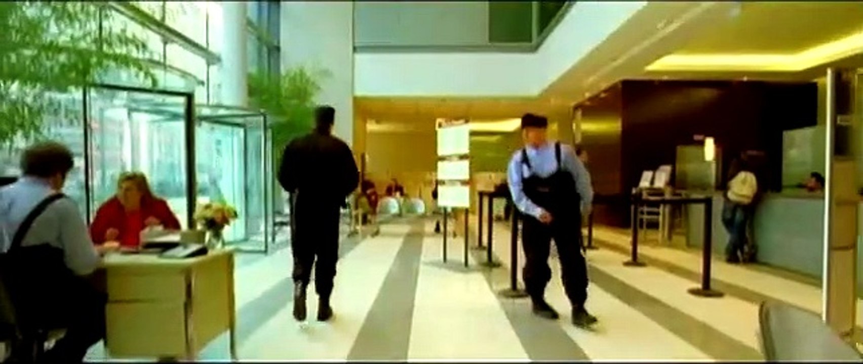 Enfermés dehors Bande-annonce (2) VF