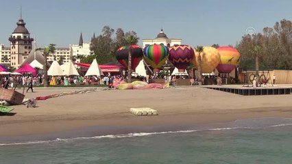 Üç gün üç gece süren "masalsı" Hint düğünleri salgın sonrası yeniden başladı