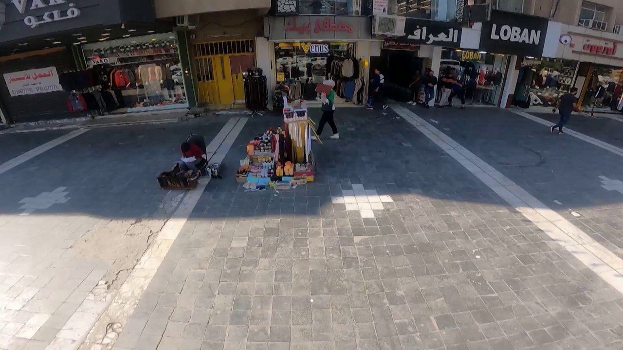طفل صغير يبيع المناديل في الشارع يطلب من الناس شرح له شيء في كتاب دراسي فكيف سيكون رد الفعل؟ الصدمة اليوم الساعة 6:45 على MBC العراق