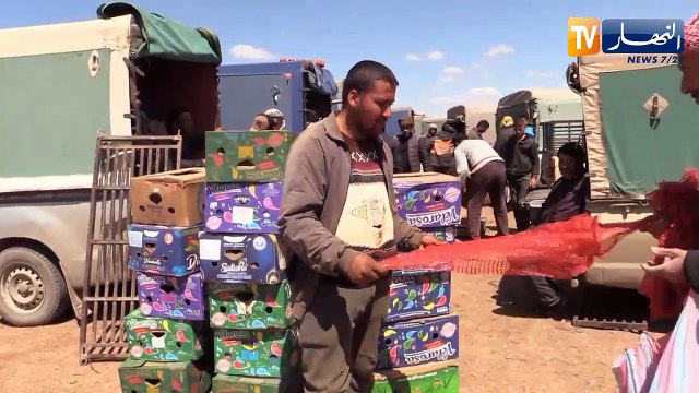 غليزان: عمي الحاج الشريف.. أزيد من 50 سنة في بيع الأكياس بسوق الجملة