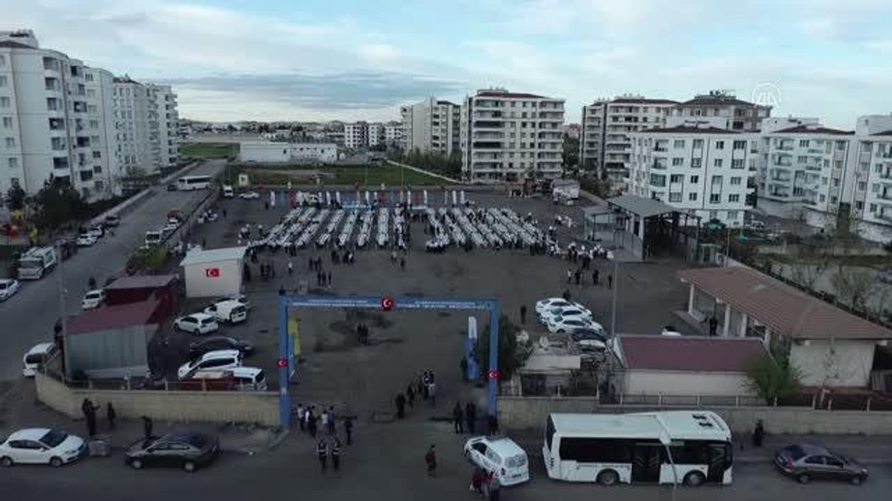 Diyarbakır Büyükşehir Belediyesi tarafından iftar programı düzenlendi