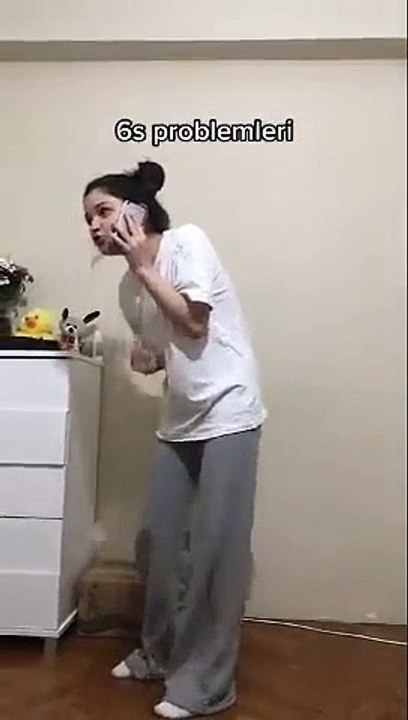 Sevgilisine Evde Olduğunu İspat etmeye Çalışan Genç Kızın Videosu Viral Oldu