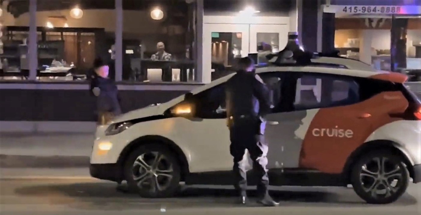 Coche autónomo detenido por la policía