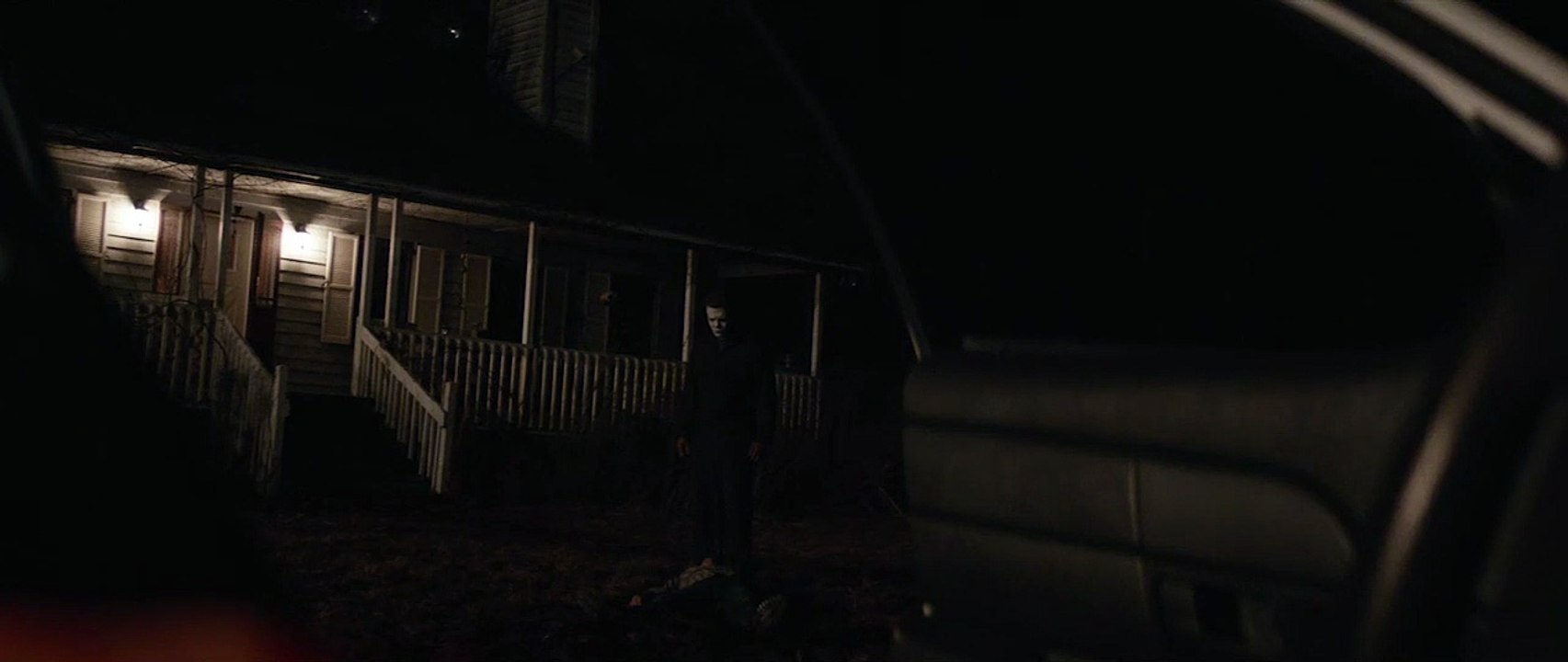Halloween EXTRAIT VF "Michael Myers tente d'entrer"