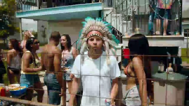 American Hero - TEASER VOST Fêtard