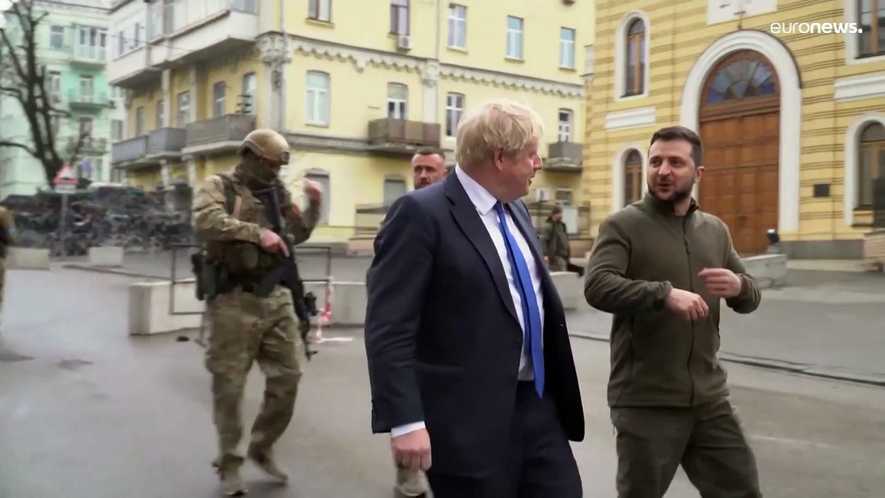 Handreichung mit Folgen: Moskaus Bannstrahl trifft Boris Johnson