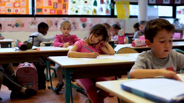 Ne pas nous déranger, nous sommes en séance Bande-annonce VF