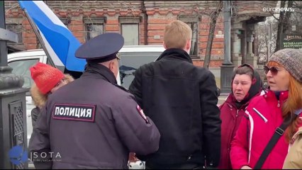 Mobilisations contre la guerre en Ukraine manifestants solitaires en Russie, performance en Lituanie