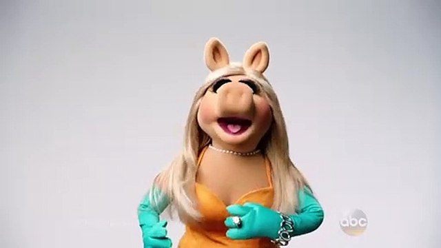The Muppets - TEASER VO Miss Piggy, Kermit et Nathan Fillion