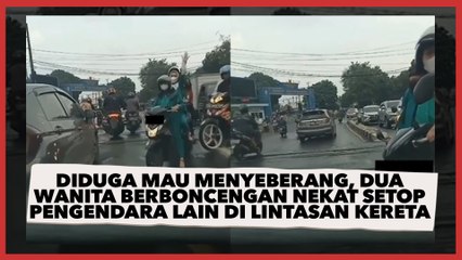 Diduga Mau Menyeberang, Dua Wanita Berboncengan Nekat Setop Pengendara Lain di Lintasan Kereta Api