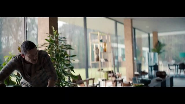 Outfall EXTRAIT VO Repas sous haute tension