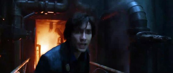 Mortal Engines EXTRAIT VO "Tom tente de sauver Hester"