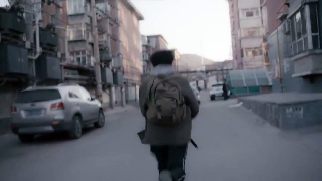 An Elephant Sitting Still Bande-annonce VO