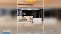 فيديو صحة جازان - - مياه في بهو مستشفى جازان العام نتيجة تسرب في الخط الرئيس لمياه شبكة إط