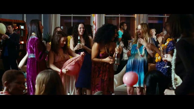 Une famille très moderne Bande-annonce VO