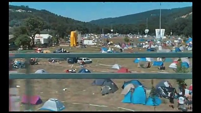 Ce cher mois d'août Bande-annonce VO