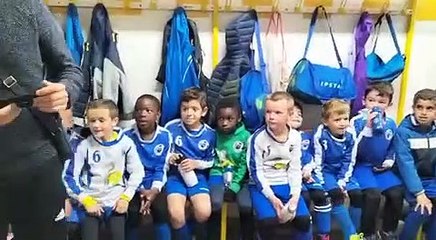 Ambiance dans les vestiaires de LOUVRES chez les U 6/7