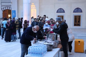 KKTC'de vatandaşlar iftar sofrasında buluştu