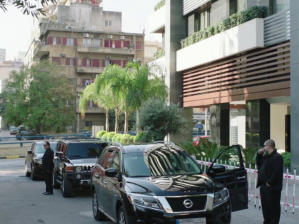 Tombé du ciel - EXTRAIT VOST "La chemise noire"